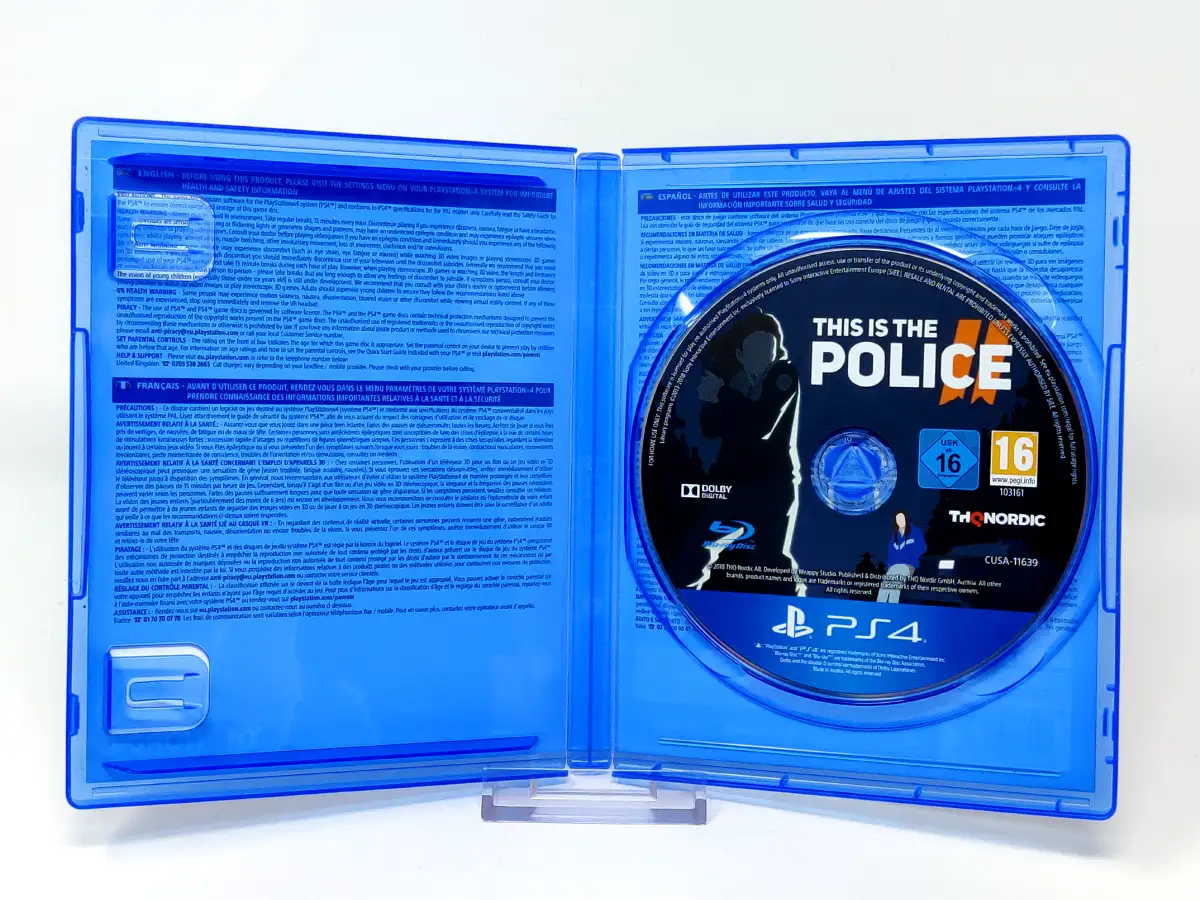 Interior del juego This Is the Police 2 (ESP) para PlayStation 4 con disco y manual