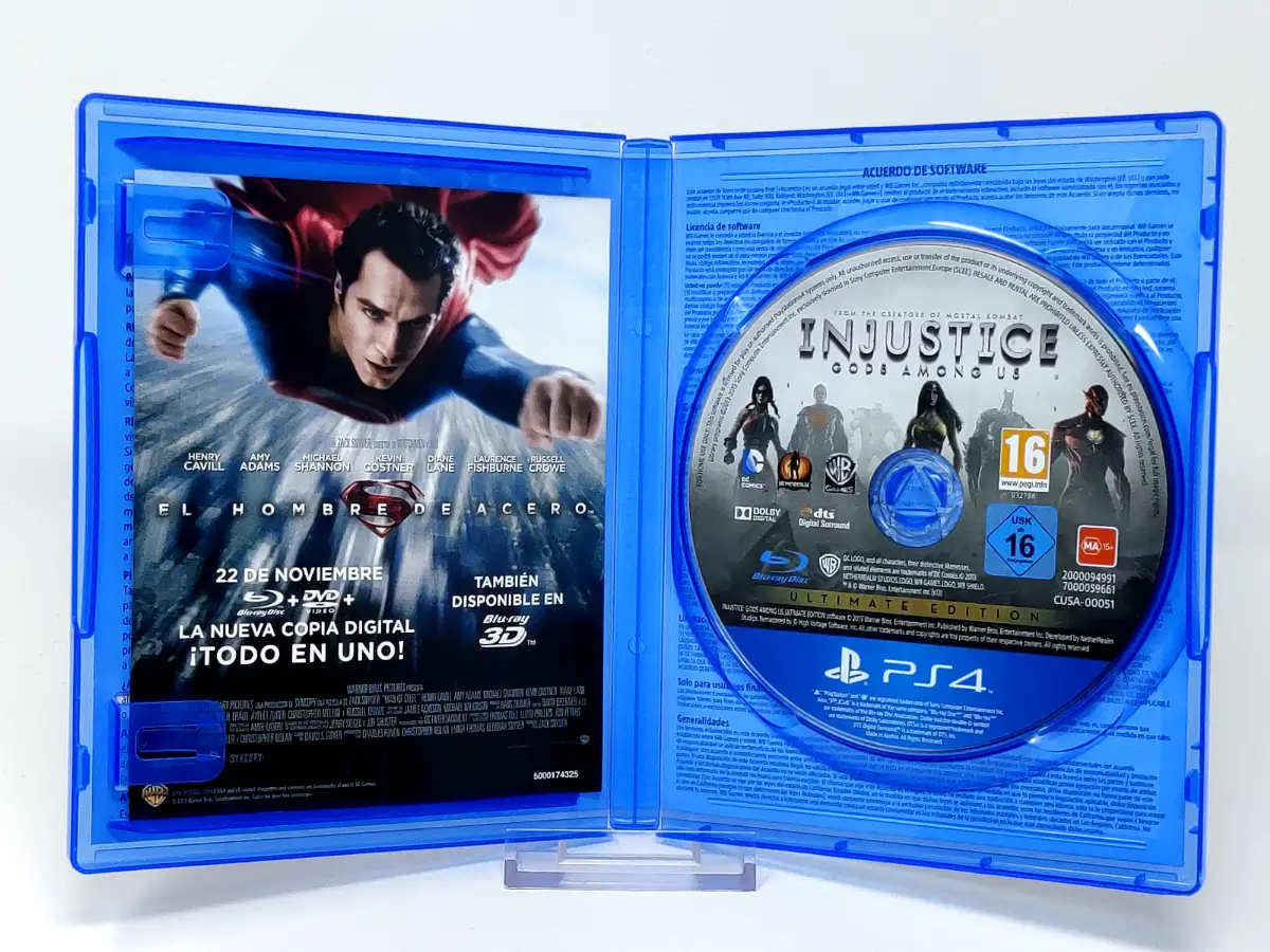 Interior del juego Injustice: Gods Among Us (Ultimate Edition) (ESP) para PlayStation 4 con disco y manual