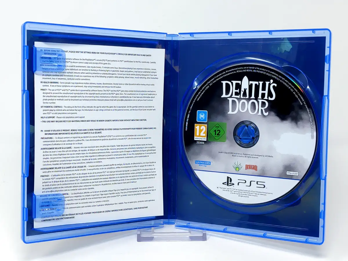Interior del juego Death's Door (ESP) para PlayStation 5 con disco y manual