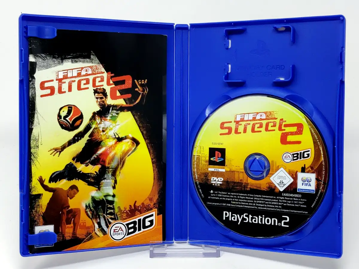 Interior del juego FIFA Street 2 (ESP) para PlayStation 2 con disco y manual