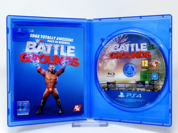 Interior del juego WWE 2K Battlegrounds (ESP) para PlayStation 4 con disco y manual