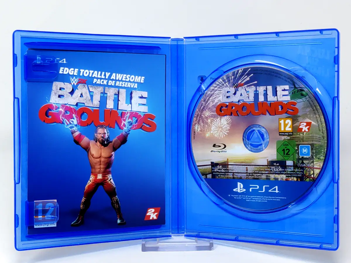 Interior del juego WWE 2K Battlegrounds (ESP) para PlayStation 4 con disco y manual