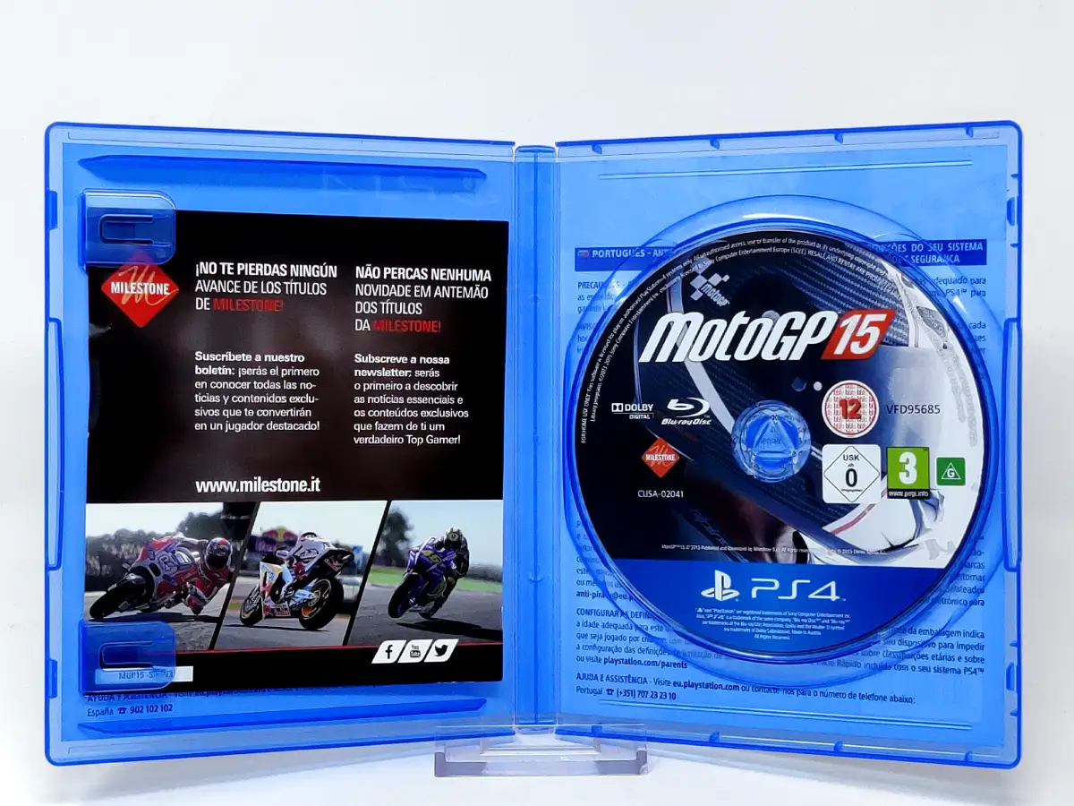 Interior del juego MotoGP 15 (ESP) para PlayStation 4 con disco y manual