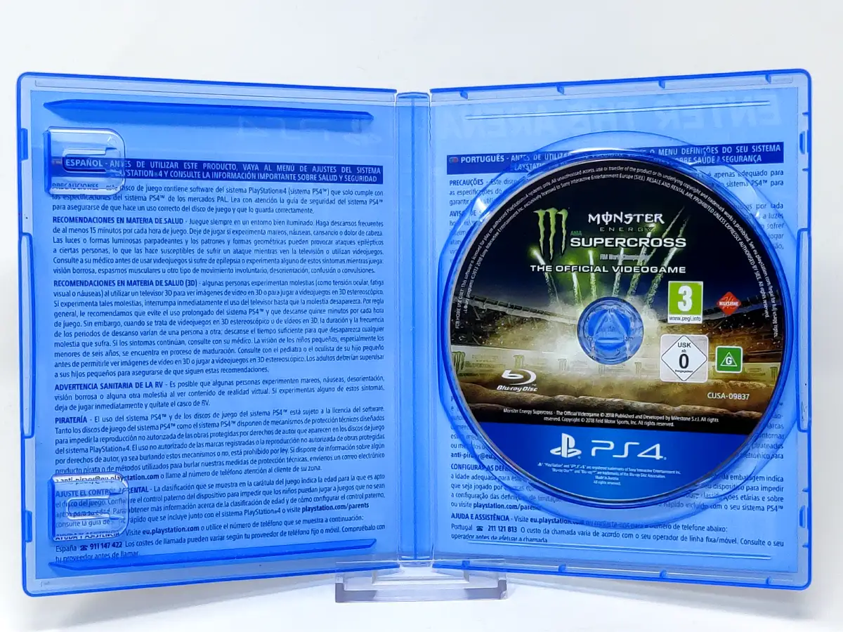 Interior del juego Monster Energy Supercross: The Official Videogame (ESP) para PlayStation 4 con disco y manual