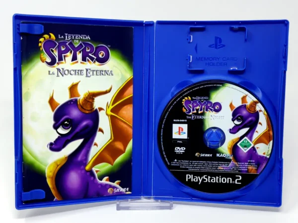 Interior del juego La Leyenda de Spyro: La Noche Eterna (ESP) para PlayStation 2 con disco y manual