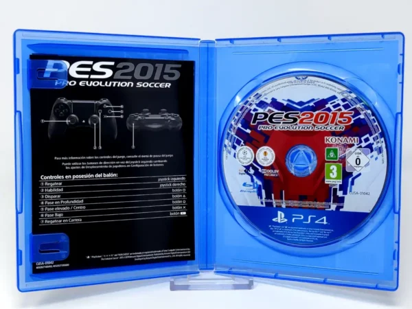 Interior del juego PES 2015: Pro Evolution Soccer (ESP) para PlayStation 4 con disco y manual