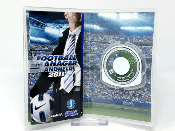 Interior del juego Football Manager Handheld 2011 (ESP) para PSP con disco y manual