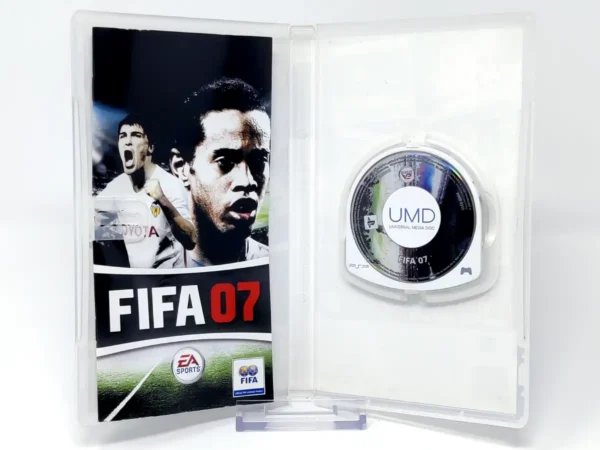 Interior del juego FIFA 07 (ESP) (v1) para PSP con disco y manual