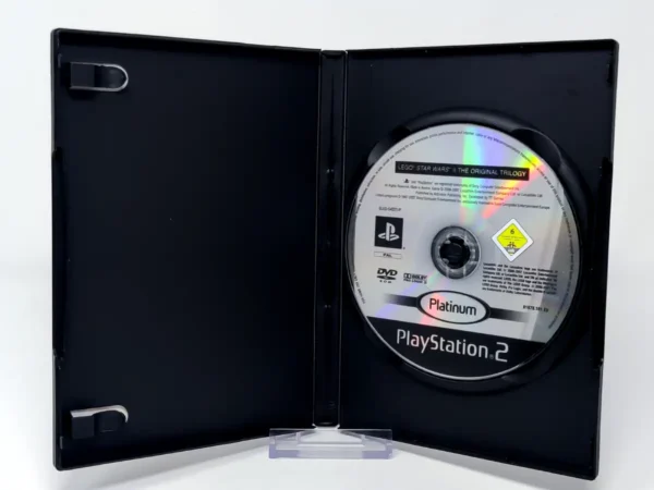 Interior del juego LEGO Star Wars II: La Trilogía Original (ESP) (Platinum) (Rebajado) para PlayStation 2 con disco y manual