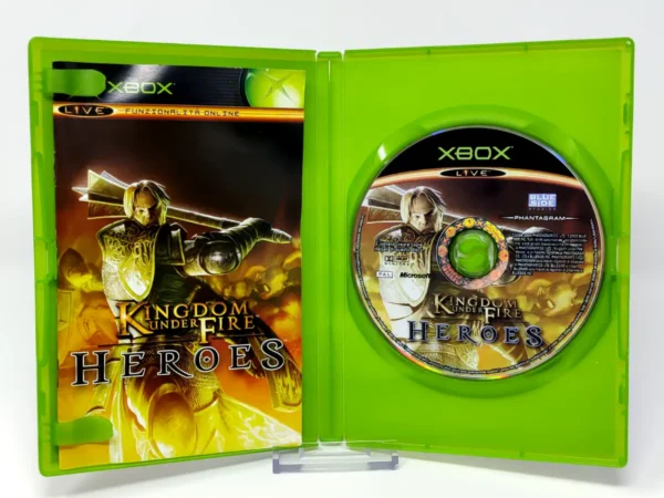 Interior del juego Kingdom Under Fire: Heroes (ITA) para XBOX con disco y manual