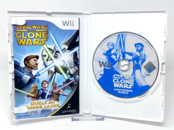 Interior del juego Star Wars: The Clone Wars - Duels Au Sabre Laser (FRA) para Nintendo Wii con disco y manual