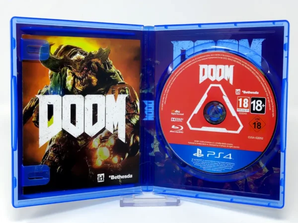 Interior del juego DOOM (2016) (FRA) para PlayStation 4 con disco y manual