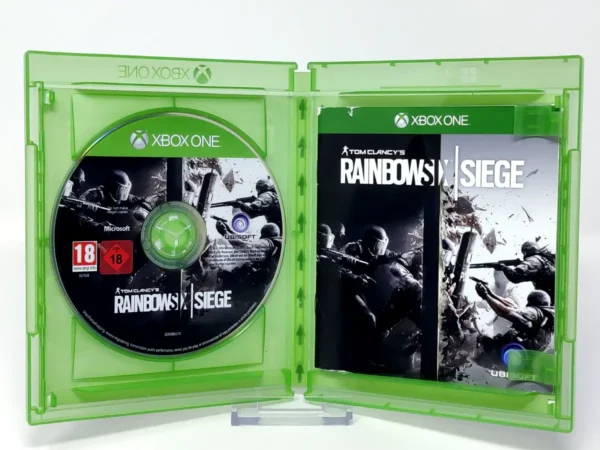 Interior del juego Tom Clancy's Rainbow Six: Siege (ESP) para XBOX One / Series X/S con disco y manual