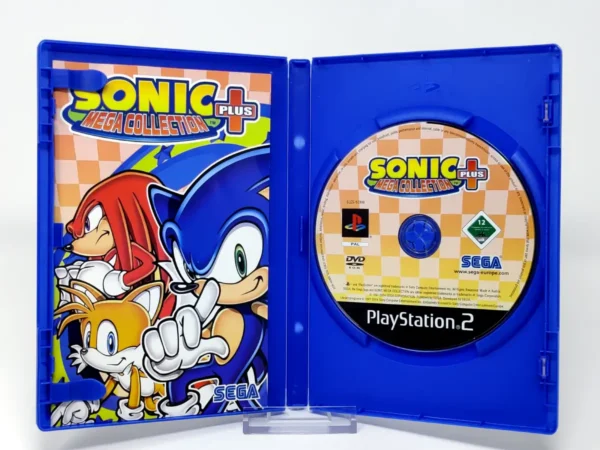 Interior del juego Sonic Mega Collection Plus (ESP) para PlayStation 2 con disco y manual