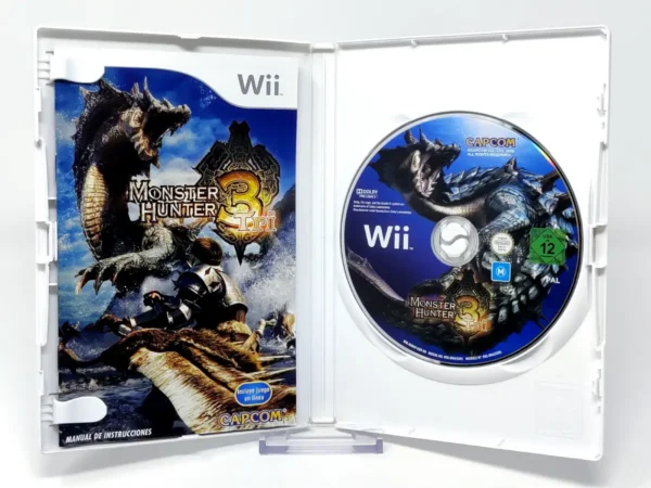 Interior del juego Monster Hunter Tri (ESP) para Nintendo Wii con disco y manual