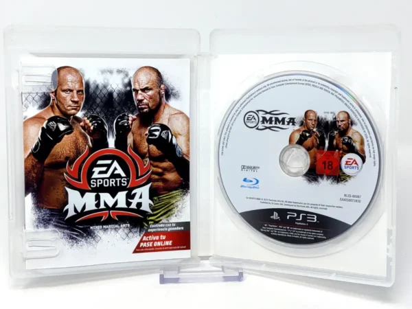 Interior del juego EA Sports MMA (ESP) para PlayStation 3 con disco y manual