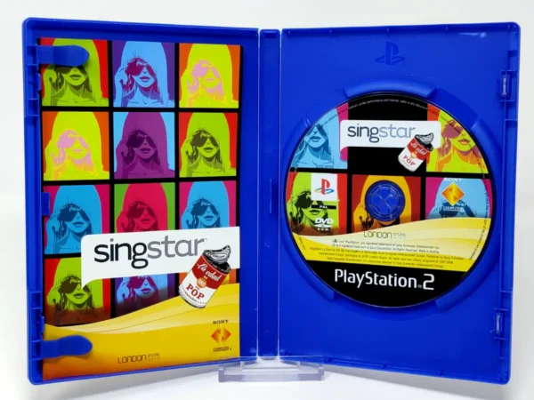 Interior del juego SingStar La Edad de Oro del Pop Español (ESP) (v2) para PlayStation 2 con disco y manual