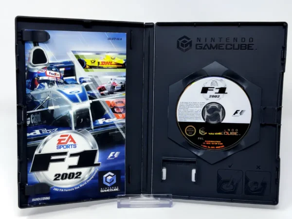 Interior del juego F1 2002 (HOL) para Nintendo GameCube con disco y manual