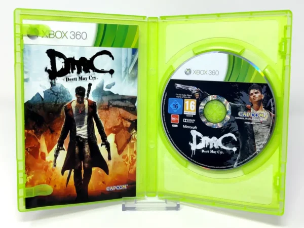 Interior del juego DmC: Devil May Cry (ESP) para XBOX 360 con disco y manual