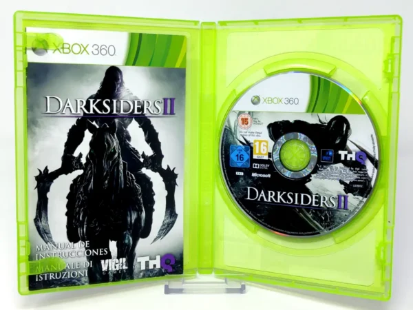 Interior del juego Darksiders II (ESP) para XBOX 360 con disco y manual