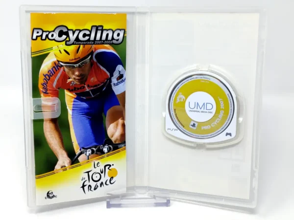 Interior del juego Pro Cycling 2007 (ESP) para PSP con disco y manual