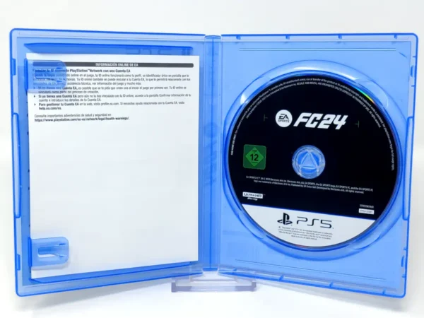 Interior del juego EA Sports FC 24 (ESP) para PlayStation 5 con disco y manual
