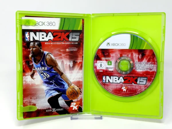 Interior del juego NBA 2K15 (ESP) para XBOX 360 con disco y manual