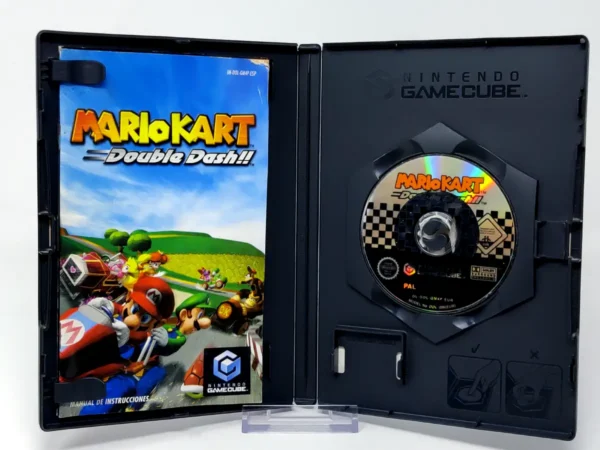 Interior del juego Mario Kart: Double Dash!! (ESP) (v2) para GameCube con disco y manual