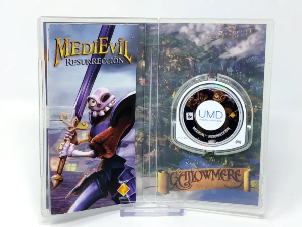 Interior del juego MediEvil: Resurrection (ESP) para PSP con disco y manual
